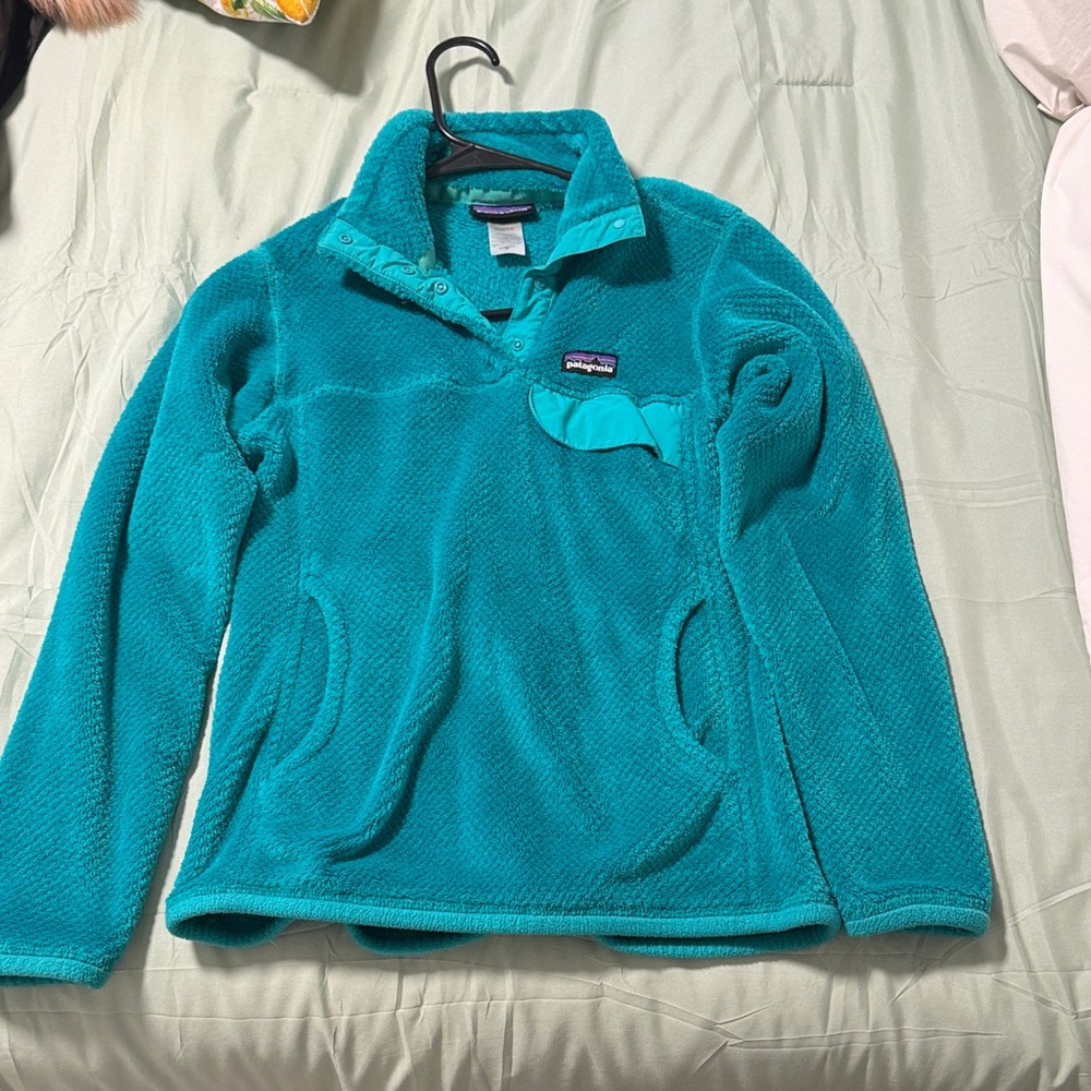 Patagonia- Size small, Turquoise Fleece Pullover, 3/4 length